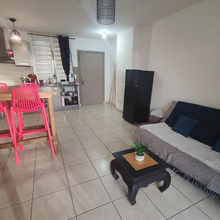 Appartamento Location saisonnière meublée F2 St Leu face océan à 1 min plage Saint-Leu Esterno foto